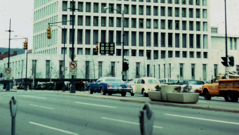 1975 photo Broad St at 10th